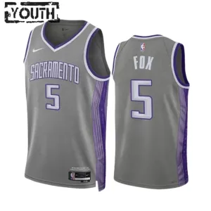 Nike Dječji Dres Sacramento Kings De Aaron Fox 5 City Edition 2022/23 Swingman Sivo Nike Dječji Dres Sacramento Kings De Aaron Fox 5 City Edition 2022/23 Swingman Sivo