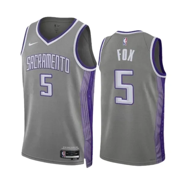 Nike Muški Dres Sacramento Kings De Aaron Fox 5 City Edition 2022/23 Swingman Sivo Nike Muški Dres Sacramento Kings De Aaron Fox 5 City Edition 2022/23 Swingman Sivo