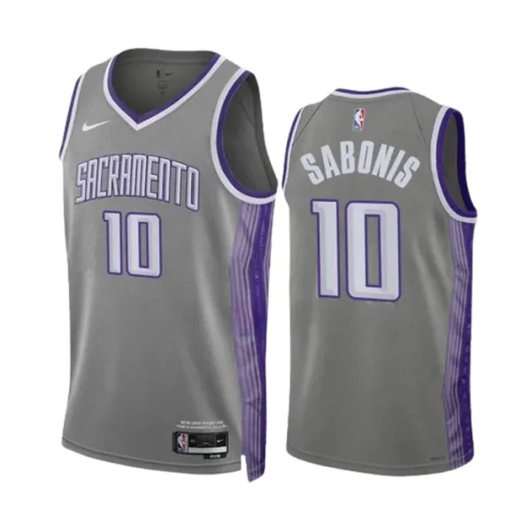 Nike Muški Dres Sacramento Kings Domantas Sabonis 10 City Edition 2022/23 Swingman Sivo Nike Muški Dres Sacramento Kings Domantas Sabonis 10 City Edition 2022/23 Swingman Sivo